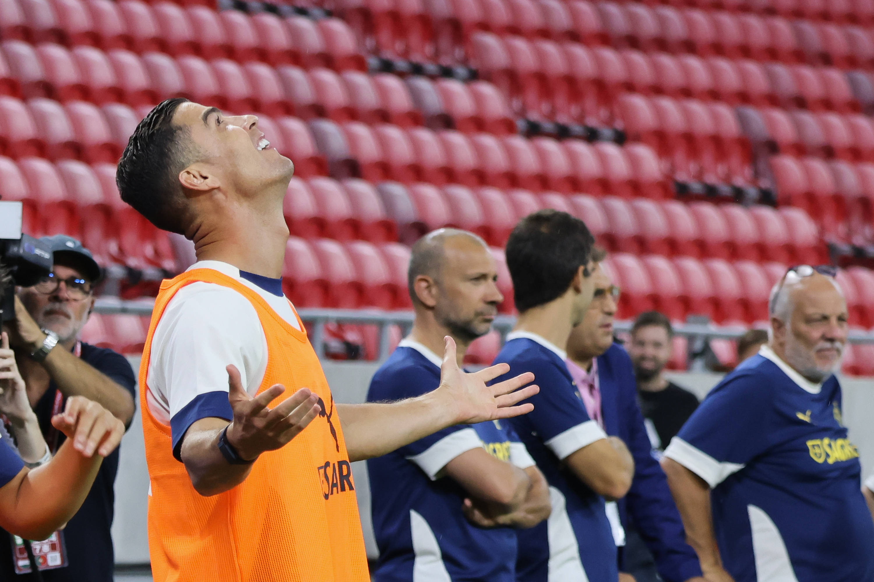 马赛完胜葡萄牙体育，携手晋级半决赛